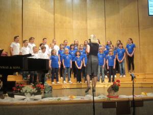 Mladi pevci OPZ Blaža Kocena Ponikva so pod vodstvom Andreje Ocvirk odlično odpeli in prejeli srebrno priznanje